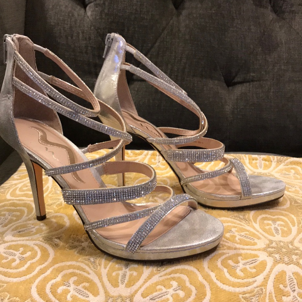 Nina Formal 4” Heels with rhinestones - wedding, prom, EUC